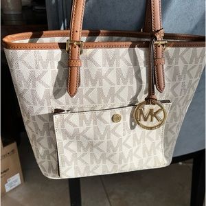 Michael Kors purse, EUC, vanilla